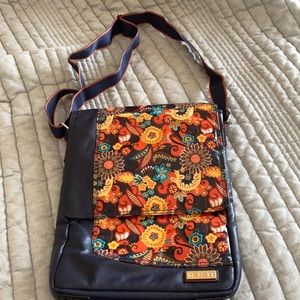 Sturdy messenger style laptop bag